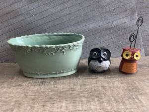 lot 1071 image: Owl Decor
