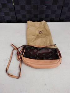 lot 1388 image: Louis Vuitton purse