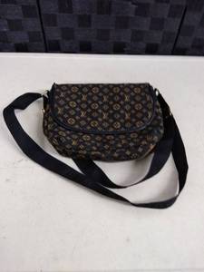 lot 1389 image: Louis Vuitton purse