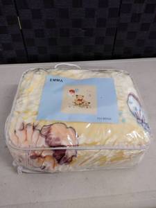 lot 1390 image: Emma super soft blanket