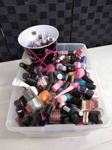 lot 1412 image: tub of fingernail polish