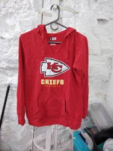 lot 1472 image: NFL sweatshirt womens small