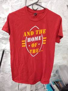 lot 1476 image: Gildan chiefs t shirt small