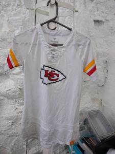 lot 1478 image: fanatics chiefs jersey small