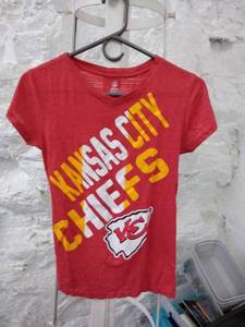 lot 1480 image: NFL chiefs t shirt XL be eg 16