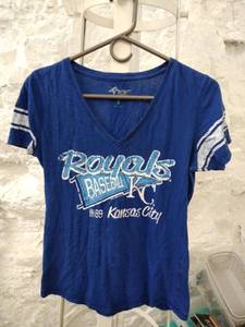 lot 1483 image: 4 her royals t shirt small