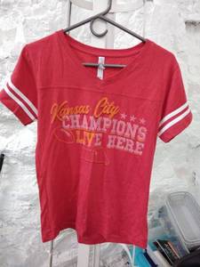 lot 1491 image: live and tell chiefs t shirt meduim