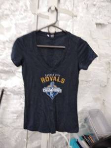 lot 1504 image: kc royals t shirt small