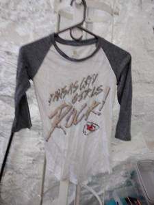 lot 1505 image: NFL Juniors royals t shirt small