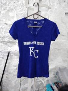 lot 1507 image: genuine merchandise royals t shirt small