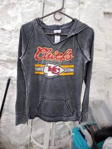 lot 1509 image: NFL teens apparel chiefs hoodie small