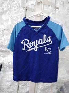 lot 1510 image: genuine merchandise royals child shirt Xs size 4