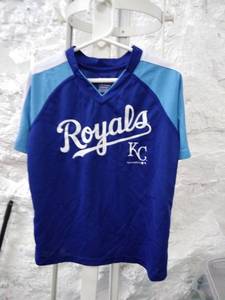 lot 1511 image: genuine merchandise royals child shirt size 6 small