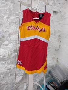 lot 1512 image: NFL chiefs dress 4 t no bottoms