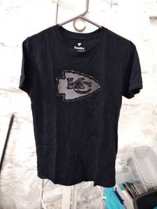lot 1517 image: fanatics chiefs shirt small