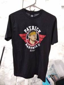 lot 1518 image: Patrick mahomes t shirt meduim
