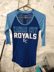 lot 1520 image: genuine merchandise royals shirt xs