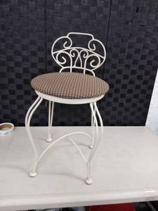 lot 1526 image: vanity chair