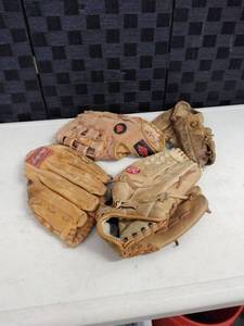 lot 1530 image: baseball gloves 4 pc