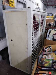 lot 1572 image: white cage needs one wheel