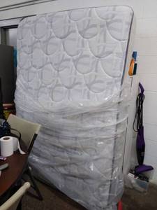 lot 1587 image: full size mattress