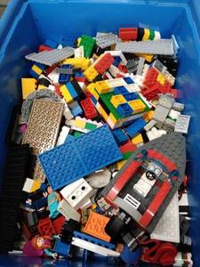 lot 1605 image: mixed legos