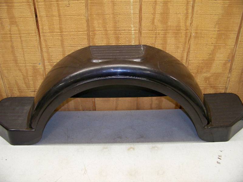 lot 1016 image: Plastic Boat Trailer Fender
