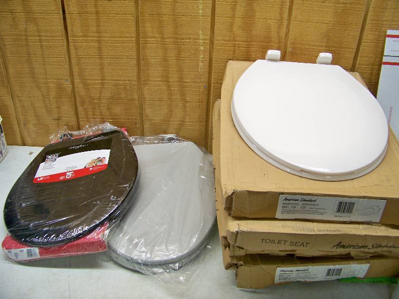lot 1037 image: Toilet Seats
