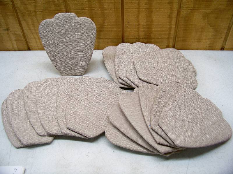 lot 1039 image: 18 Linen Jewelry Display Cards