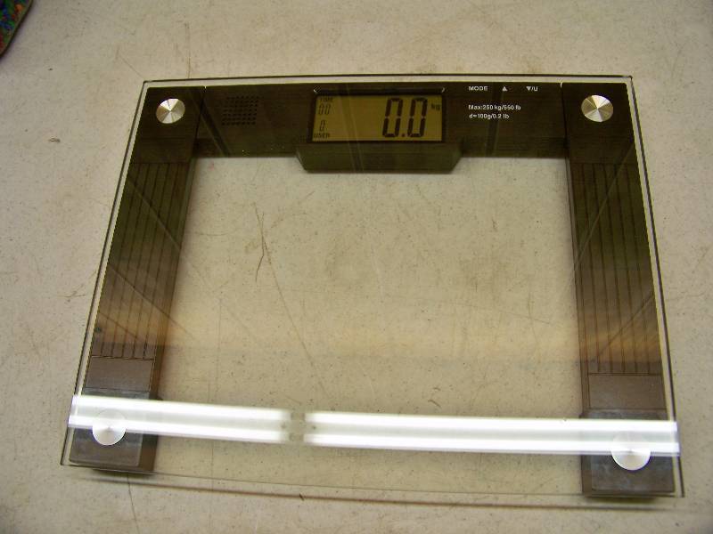 lot 1050 image: Digital Scale