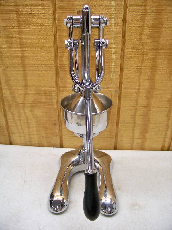 lot 1051 image: Large Stainless Steel Juicer