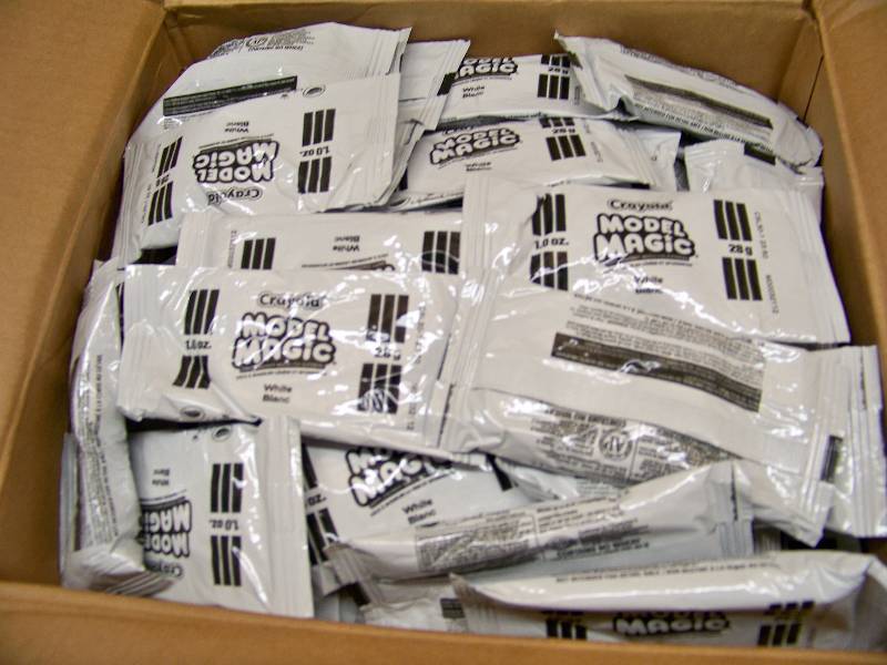 lot 1059 image: 120 Packages Crayola Model Magic