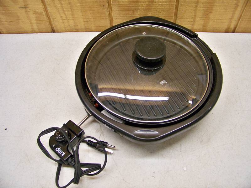 lot 1074 image: Deni Indoor Grill