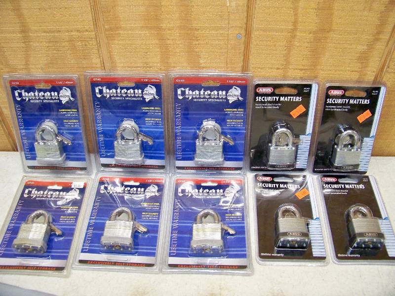 lot 1076 image: 10 Padlocks