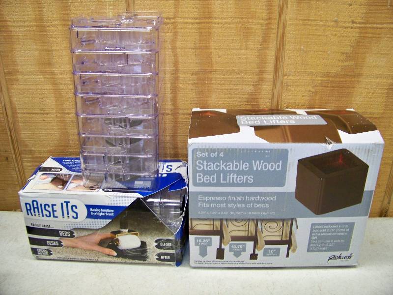 lot 1083 image: Bed Raisers