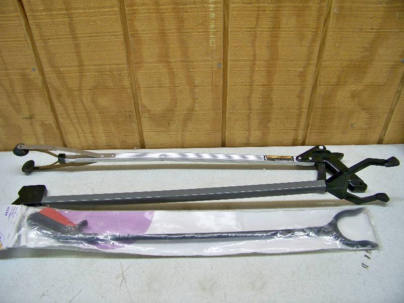 lot 1089 image: 3 Grabbers