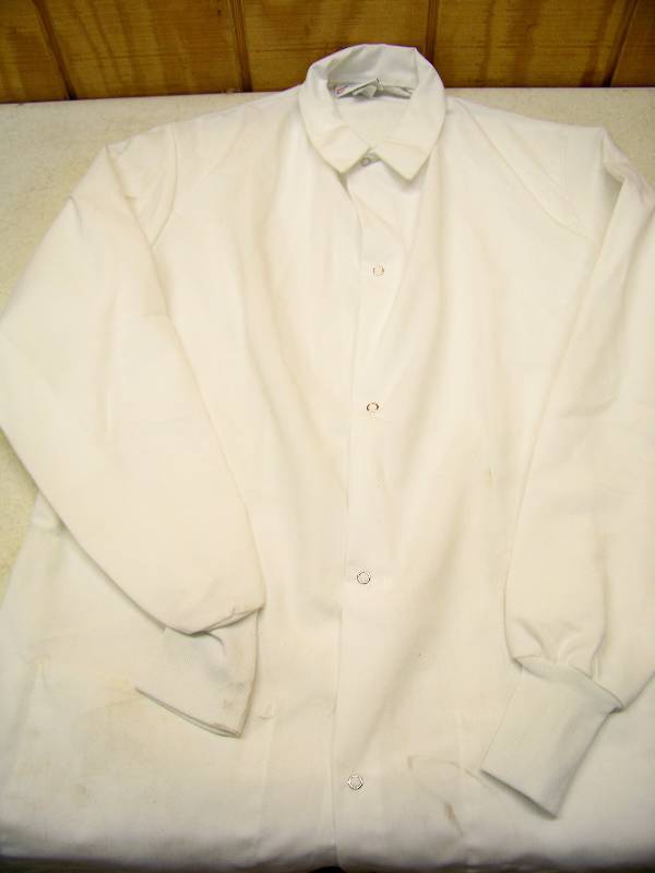 lot 1090 image: 18 Lab Coats Food Service Coats