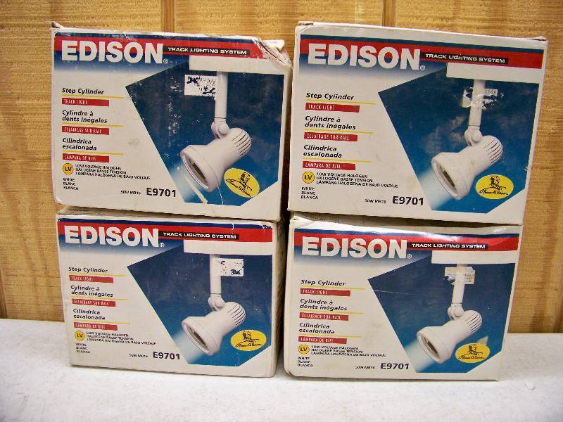 lot 1092 image: 4 Eidson Track Lighting Step Cylinders