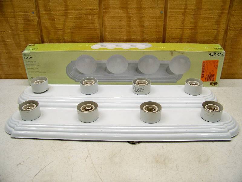 lot 1099 image: 3 Vanity Bar Fixtures