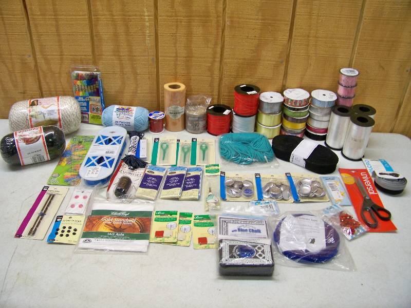 lot 1121 image: Craft, Sewing and Ribbon Lot