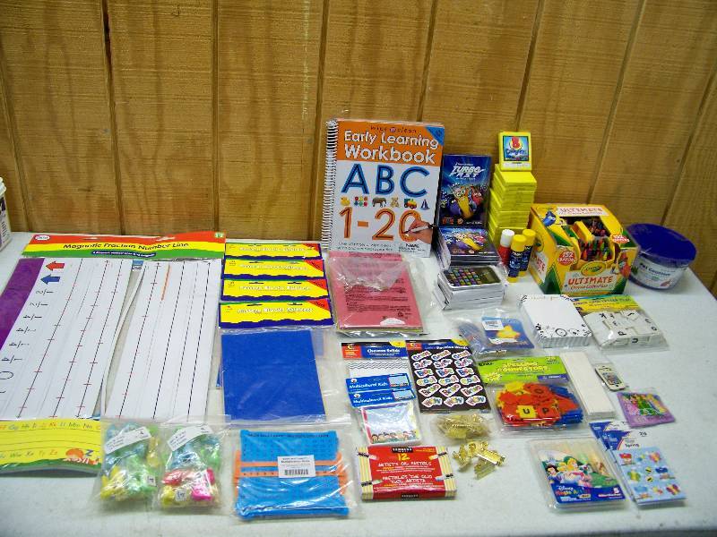 lot 1127 image: School Supplies