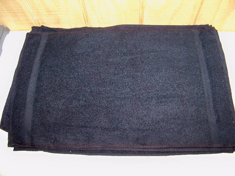 lot 1043 image: 12 Black Oxford Hand Towels