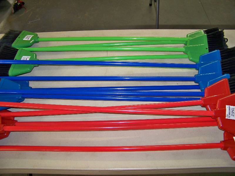 lot 1033 image: Lot of 15 Angle Brooms