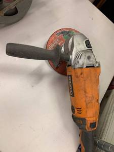 lot 915 image: RIGID Twist Handle 7�� Angle Grinder