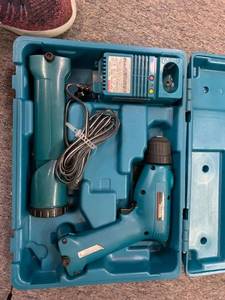 lot 932 image: MAKITA Cordless Drill Driver Flashlight and Battery and Charger