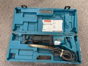 lot 933 image: MAKITA Recipro Saw & Case