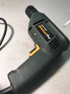 lot 483 image: BlackDecker Drill
