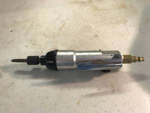 lot 2685 image: Air Screw driver