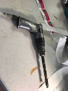 lot 2686 image: Craftsman Air Power Drill