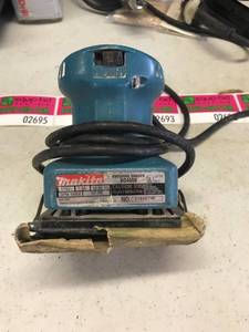 lot 2691 image: Makita Finishing Sander